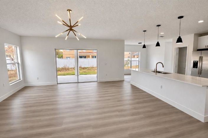 Image No.6-5 Bed House for sale