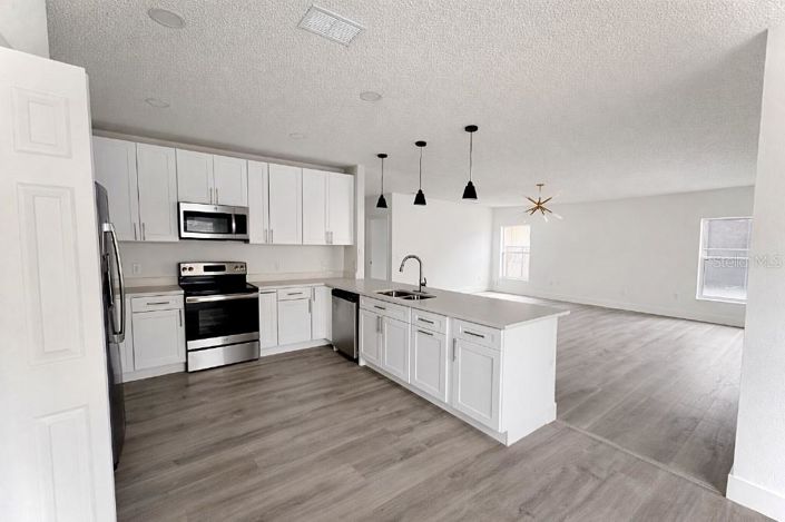 Image No.8-5 Bed House for sale