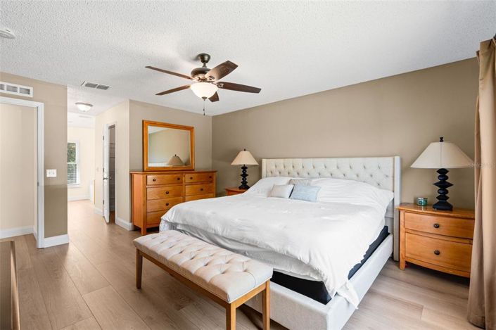 Image No.17-3 Bed House for sale