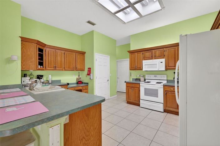 Image No.7-5 Bed House for sale