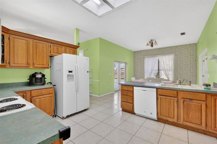 Image No.9-5 Bed House for sale