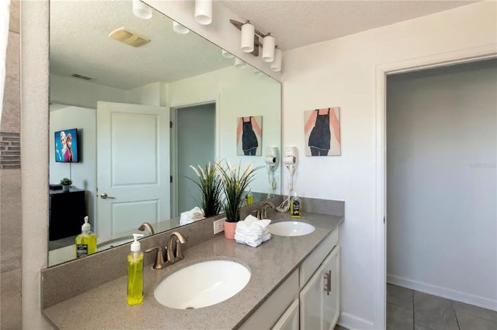 Image No.16-4 Bed Townhouse for sale