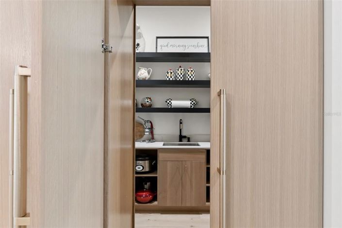 Image No.20-4 Bed House for sale