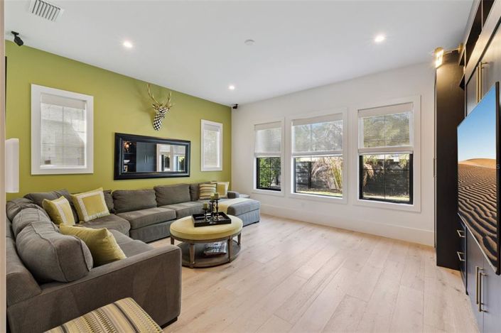 Image No.31-4 Bed House for sale