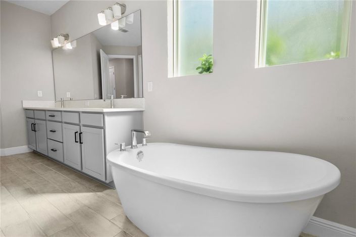 Image No.40-5 Bed House for sale