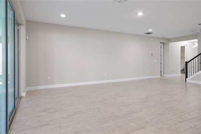 Image No.9-5 Bed House for sale