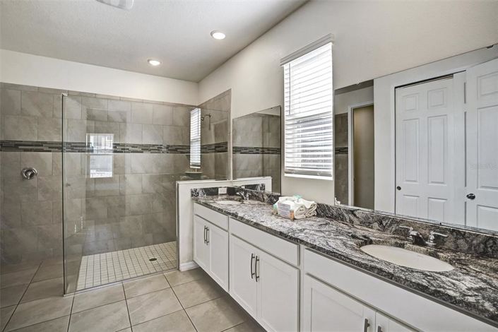 Image No.24-6 Bed House for sale