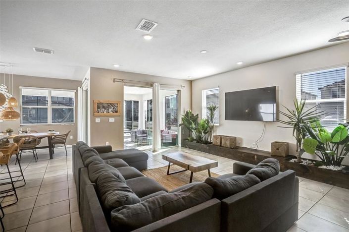 Image No.3-6 Bed House for sale