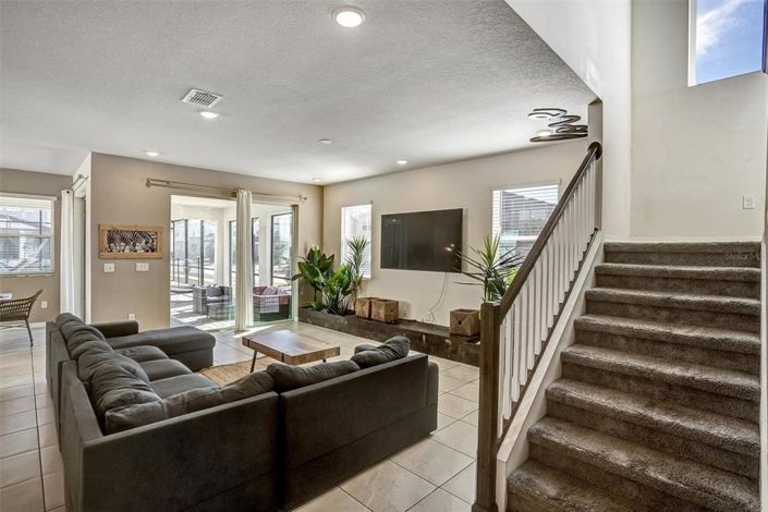 Image No.5-6 Bed House for sale