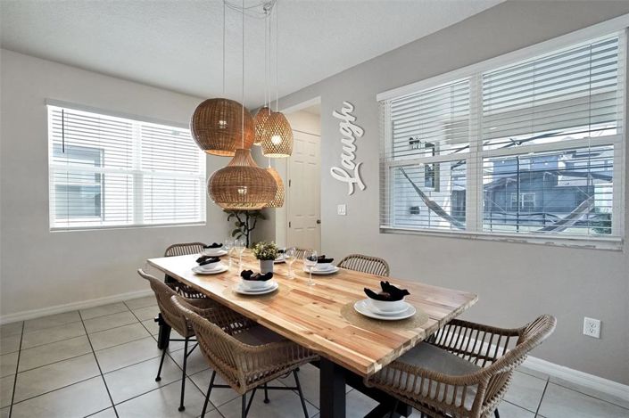 Image No.8-6 Bed House for sale