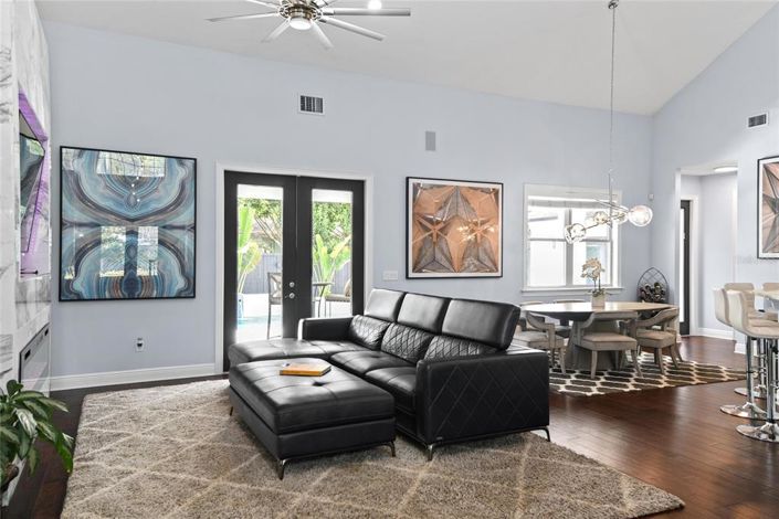 Image No.8-4 Bed House for sale