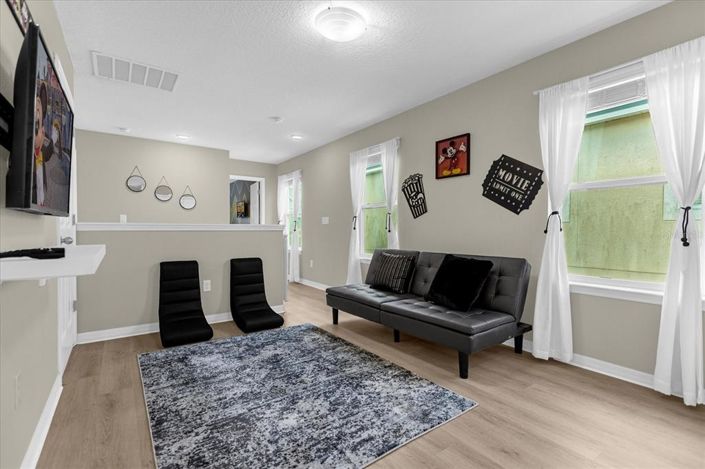 Image No.19-5 Bed Townhouse for sale