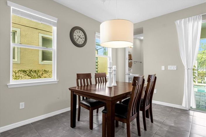 Image No.7-5 Bed Townhouse for sale