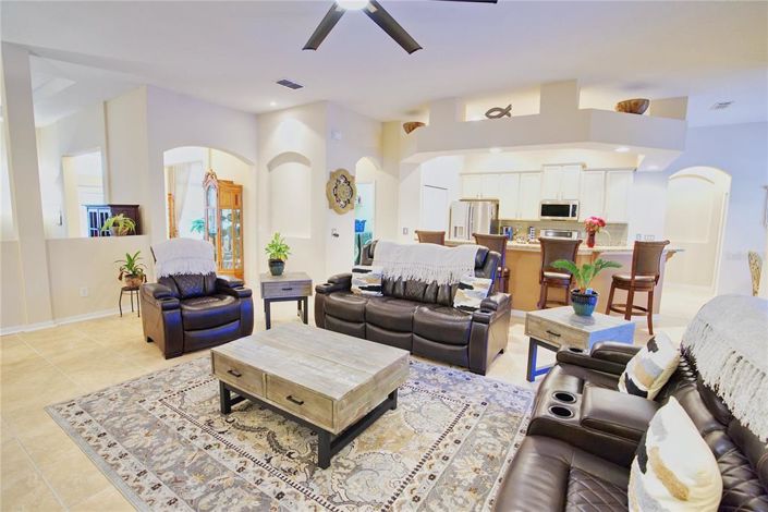 Image No.18-4 Bed House for sale