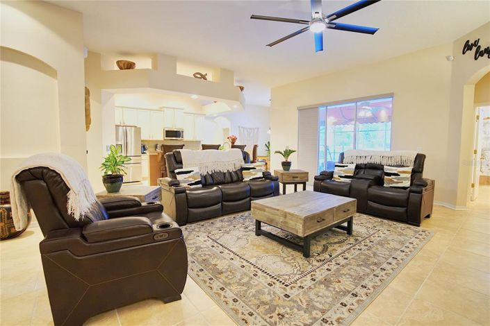 Image No.19-4 Bed House for sale