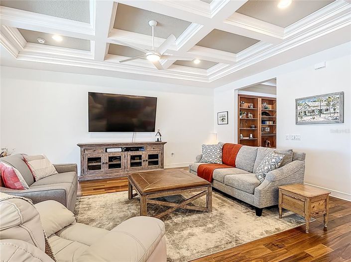 Image No.10-3 Bed House for sale