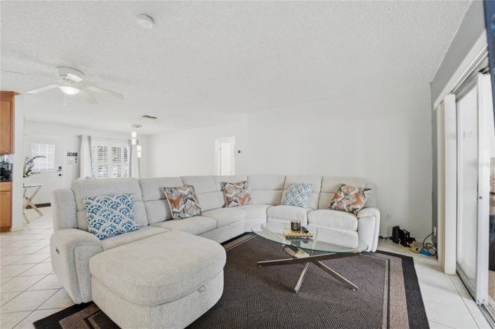 Image No.10-3 Bed House for sale