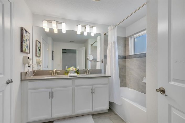 Image No.18-4 Bed Townhouse for sale