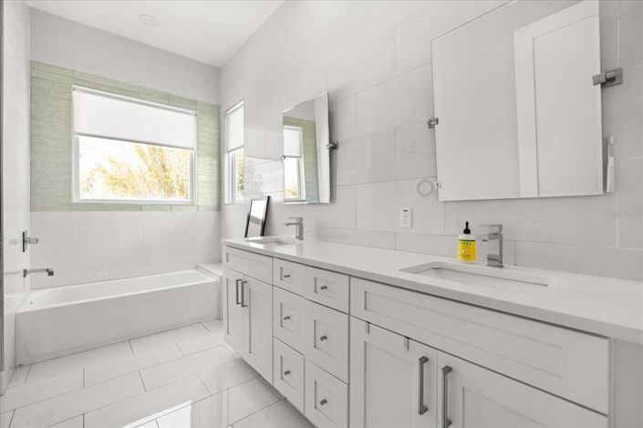 Image No.14-4 Bed House for sale