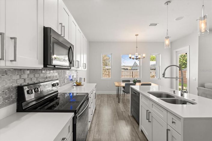 Image No.8-4 Bed House for sale