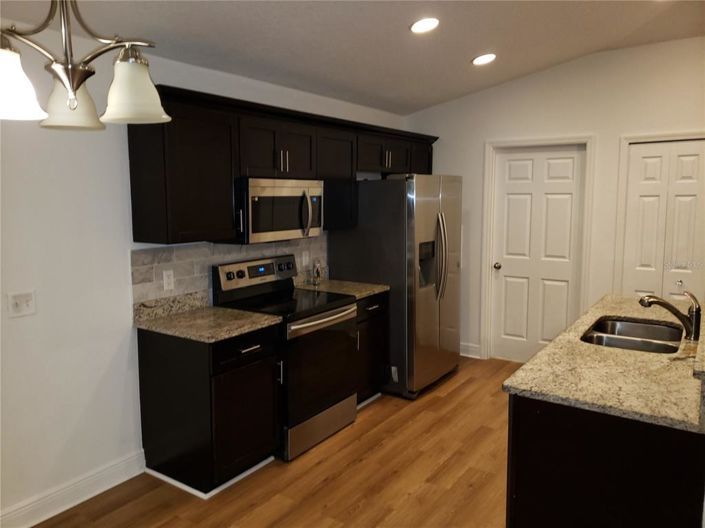 Image No.17-3 Bed House for sale