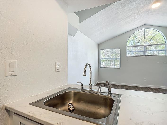 Image No.17-Appartement de 2 chambres à vendre à Saint John