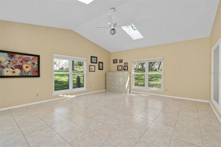 Image No.13-5 Bed House for sale