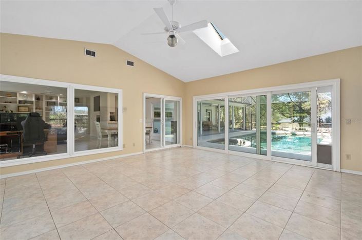 Image No.14-5 Bed House for sale