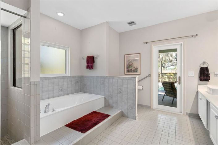 Image No.18-5 Bed House for sale