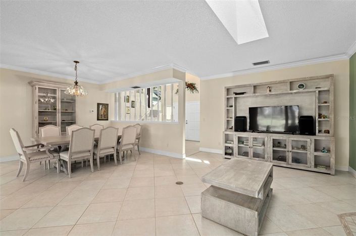 Image No.6-5 Bed House for sale