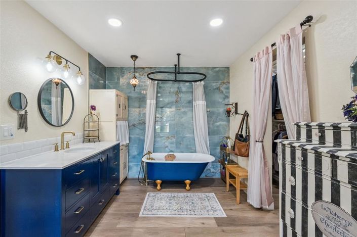 Image No.19-4 Bed House for sale