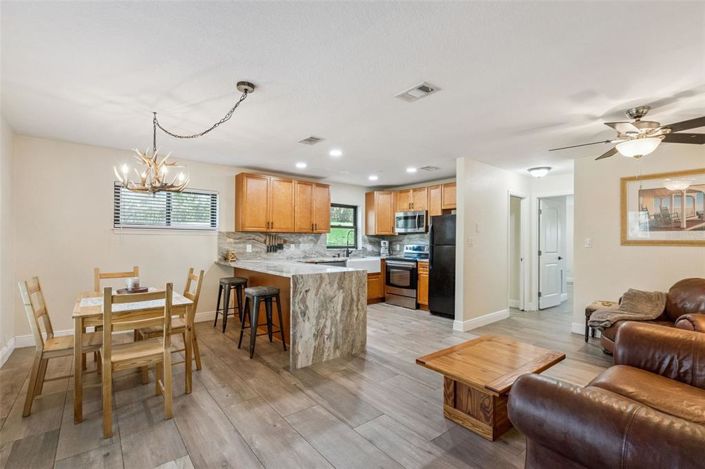 Image No.24-4 Bed House for sale