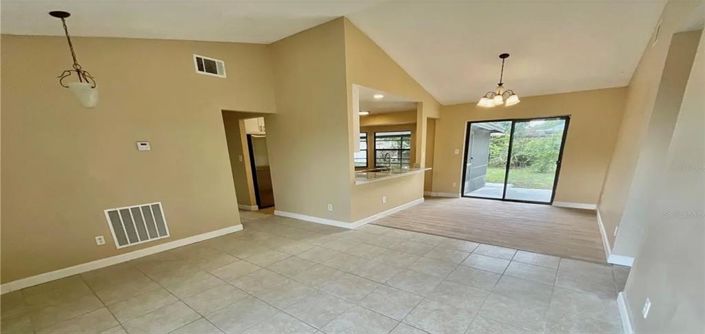 Image No.10-3 Bed House for sale