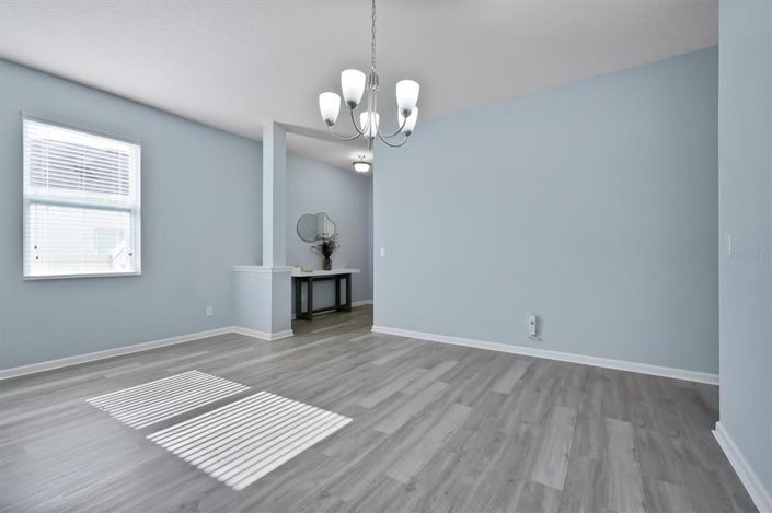 Image No.8-5 Bed House for sale