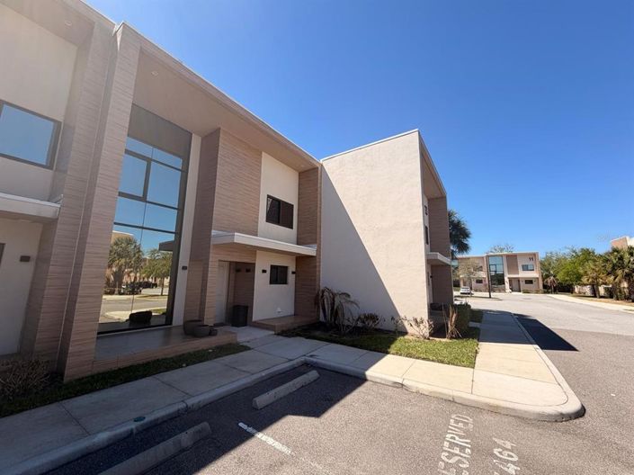 Image No.2-3 Bed Townhouse for sale