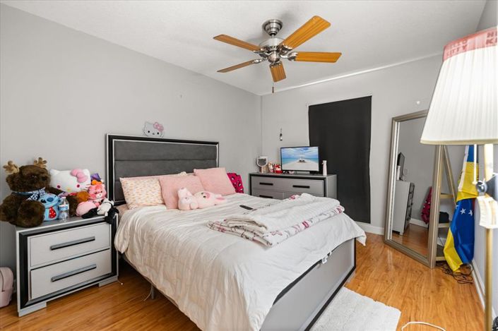 Image No.26-3 Bed Townhouse for sale