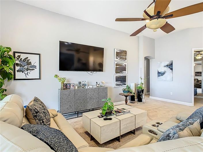 Image No.11-3 Bed House for sale