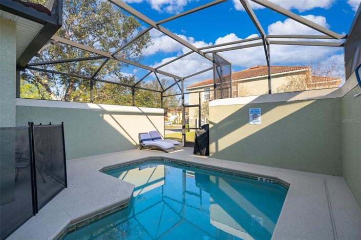 Image No.17-5 Bed Townhouse for sale