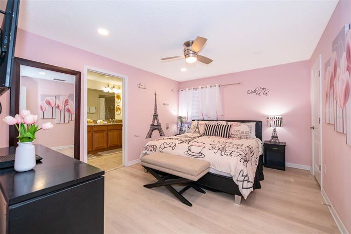 Image No.20-5 Bed Townhouse for sale