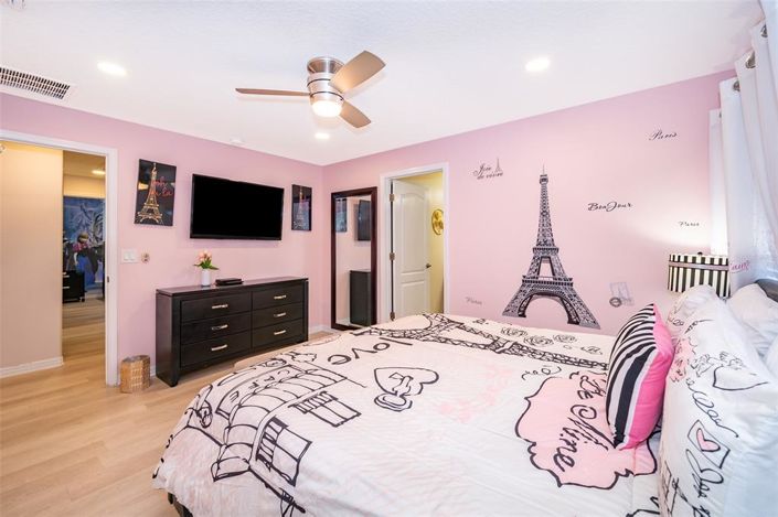 Image No.21-5 Bed Townhouse for sale