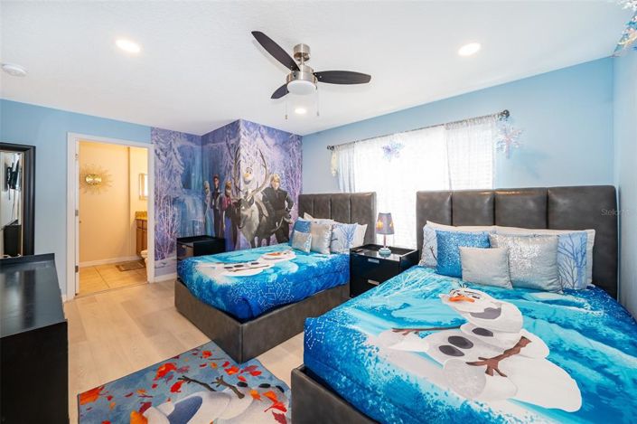 Image No.27-5 Bed Townhouse for sale