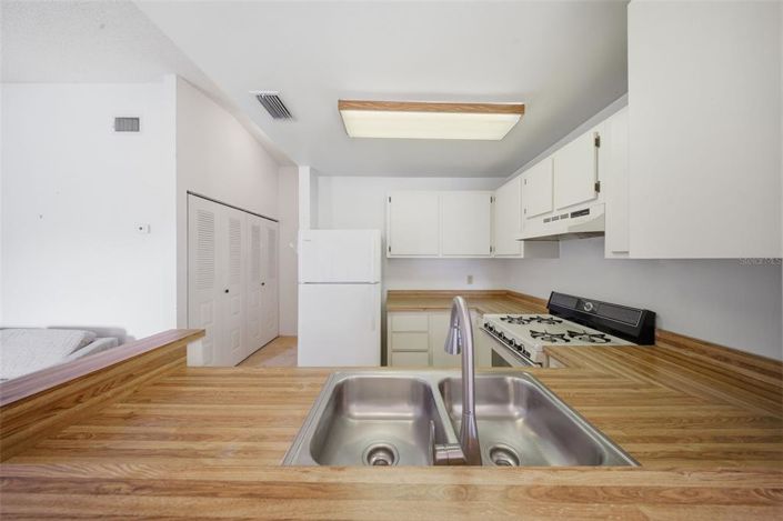 Image No.9-1 Bed Townhouse for sale