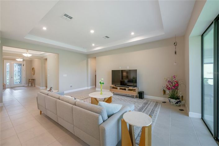 Image No.10-2 Bed House for sale