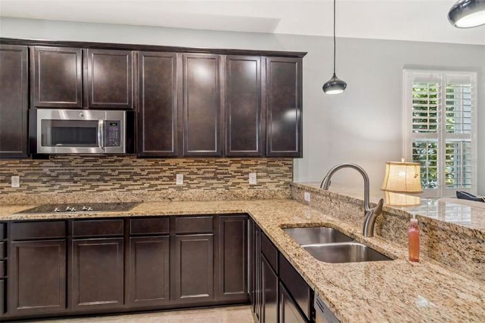 Image No.8-4 Bed House for sale