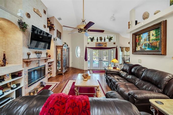 Image No.16-4 Bed House for sale