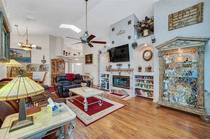 Image No.18-4 Bed House for sale