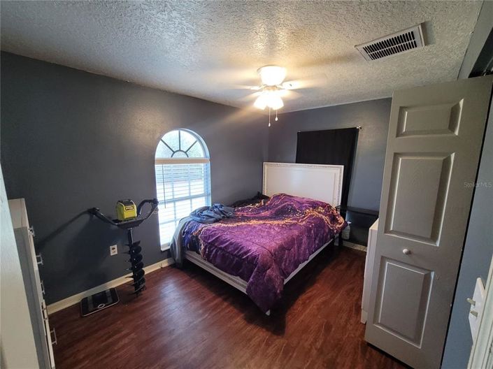 Image No.18-4 Bed House for sale