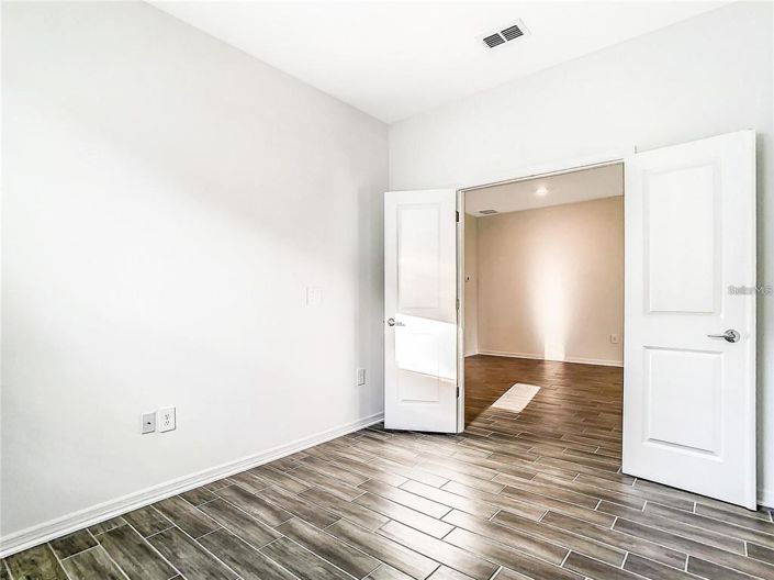 Image No.17-5 Bed House for sale