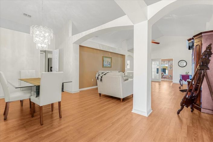 Image No.11-3 Bed House for sale