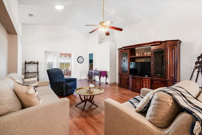 Image No.13-3 Bed House for sale